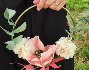 Ramo de novia de aro eterno elaborado con flores y follajes de papel o decoración romántica para ofrecerte algo único y hecho a tu medida.