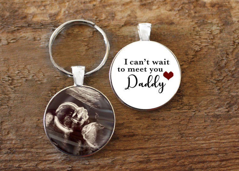 Let’s give your emotional Daddy something to show off to his friends or relatives, shall we? By inserting the soon-to-be-born child’s sonogram into it, this ultrasound keychain will create a heartfelt gift that is sure to put a smile on his face.