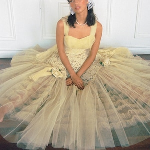 1950s Cotillion Formals Pale Yellow Tulle Gown with Floral Details size X-Small Small