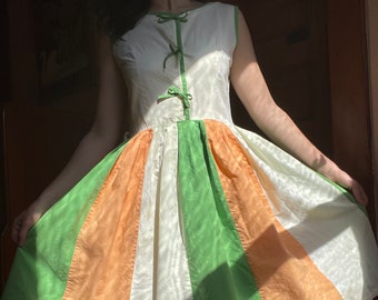 1950s Cotton Sundress with Color-Blocked Skirt and Seamed Bodice size Medium
