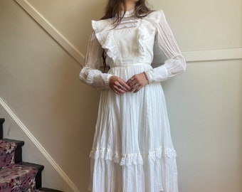 1970s Gunne Sax White Dress with High Neck Indian Cotton and Lace size Small