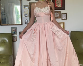 1940s Pink Taffeta Ballgown with Crochet Lace Bust with Large Pocket size X-Small Small