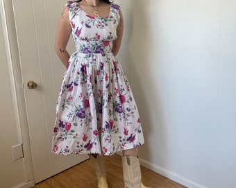 1950s Floral Cotton Dress with Gathered Bust and Full Skirt size Small Medium