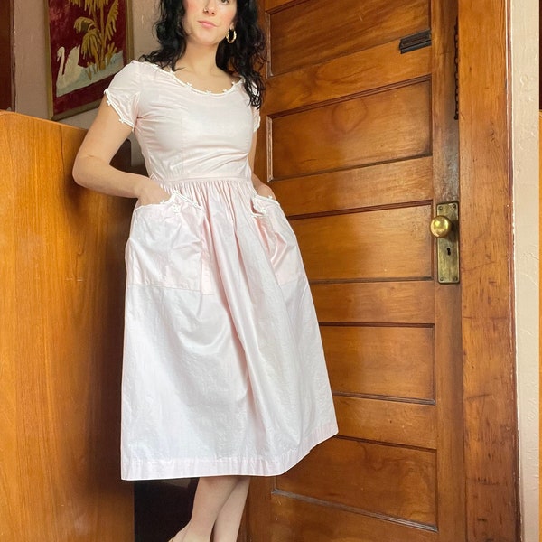 1950s Powder Pink Cotton Daydress with Lace Trim and Full Skirt size X-Small