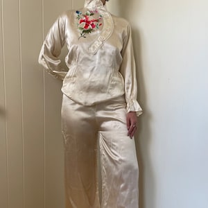 1940s Souvenir Set with Peonies White Rayon Pajamas size Small