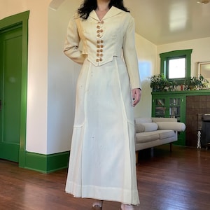1910s Cream Wool Driving Suit with Jacket and Skirt Suit size Medium