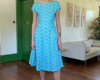 1950s Aqua Blue Embroidered Floral Print Fit and Flare Dres with Full Skirt size XS