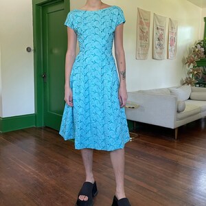 1950s Aqua Blue Embroidered Floral Print Fit and Flare Dres with Full Skirt size XS