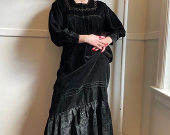 1910s Black Velvet Gown with Glass Beaded Neckline size Small