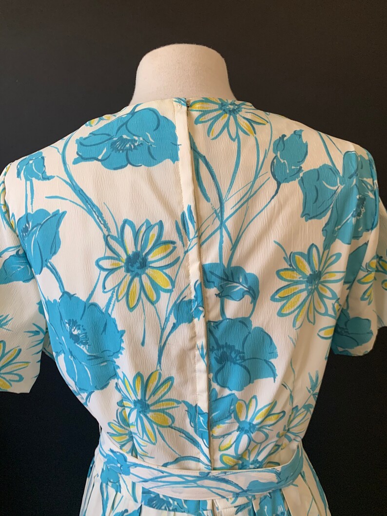 1960s 1950s Miss Endrea Blue Floral Shirtdress with Box Pleats and Belt size Medium Large