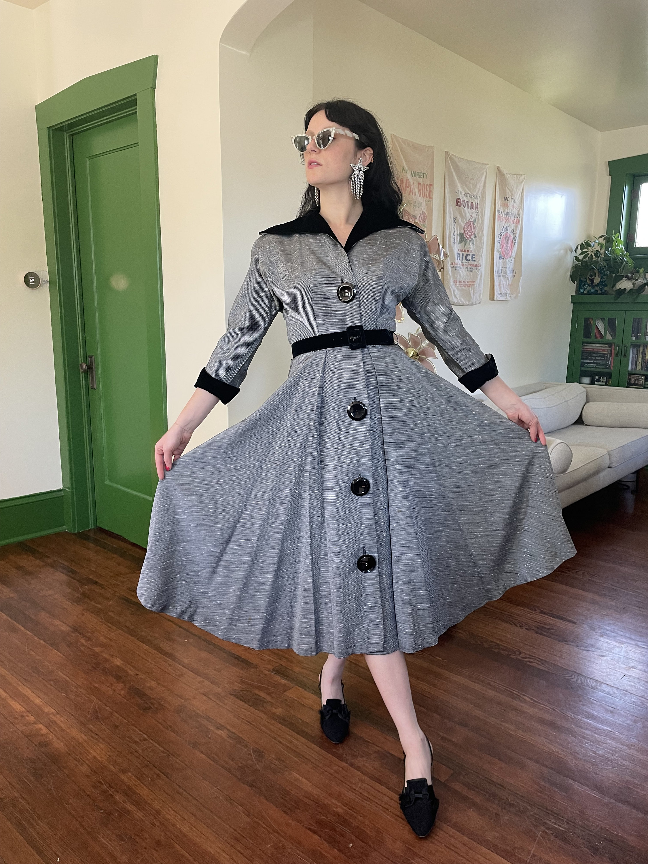 MURRALミューラル　Vintage taffeta tiered dress 1950s Grey Striped Taffeta Dress With Black Velvet Collar and