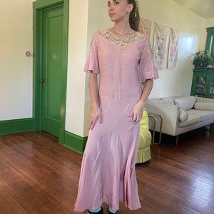 1920s Rose Pink Dropped Waist Gown with Lace Yoke, Flutter Sleeves and Pintucks size Small