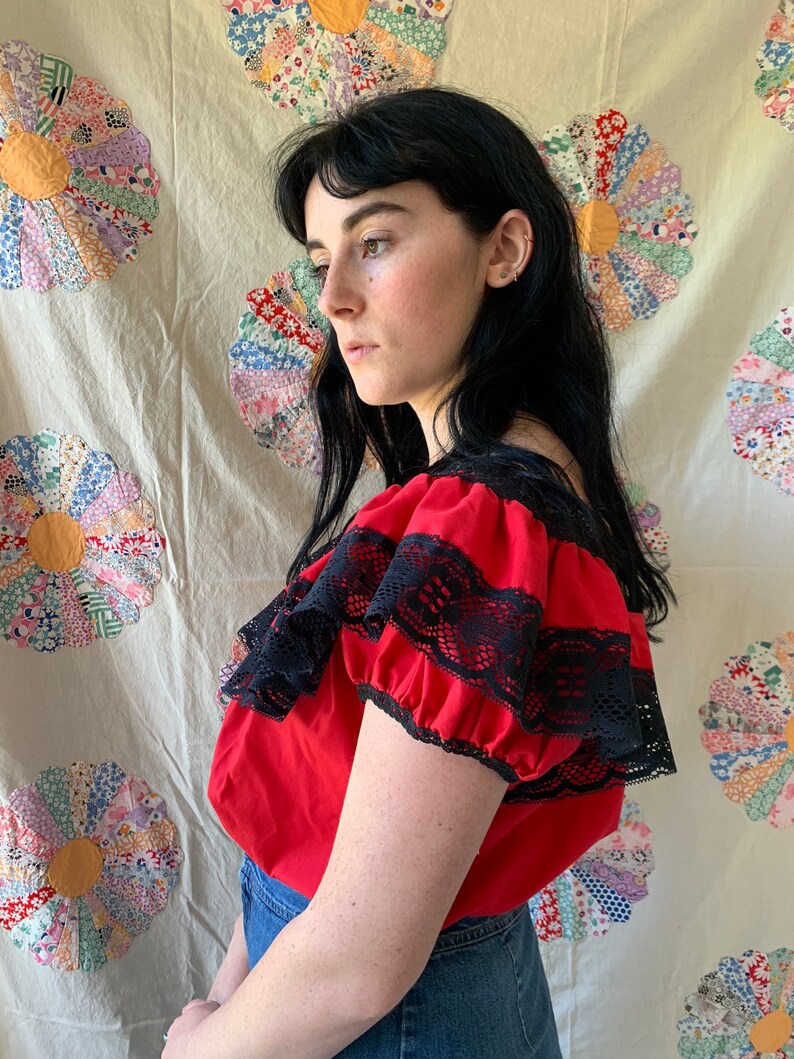 Vintage Henderson/'s Los Angeles Folk Dance Red and Black Lace Peasant Blosue with Ruffles and Puffy Sleeves