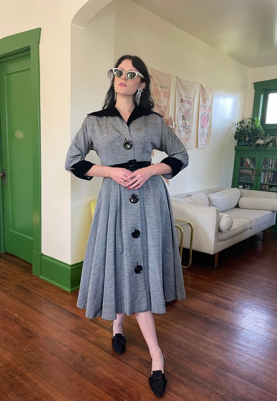 grey and black striped dress 1950s Taffeta With Velvet Collar, Size Small/medium Metal Colour:Silver Prom Dresses 2020 Romantic Pink Asymmetric Neck Featuring classic black stripes