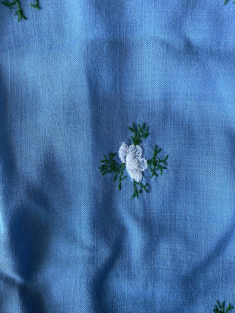 1950s Korell Blue Linen Wiggle Dress with White Embroidered Flowers size Small image 4