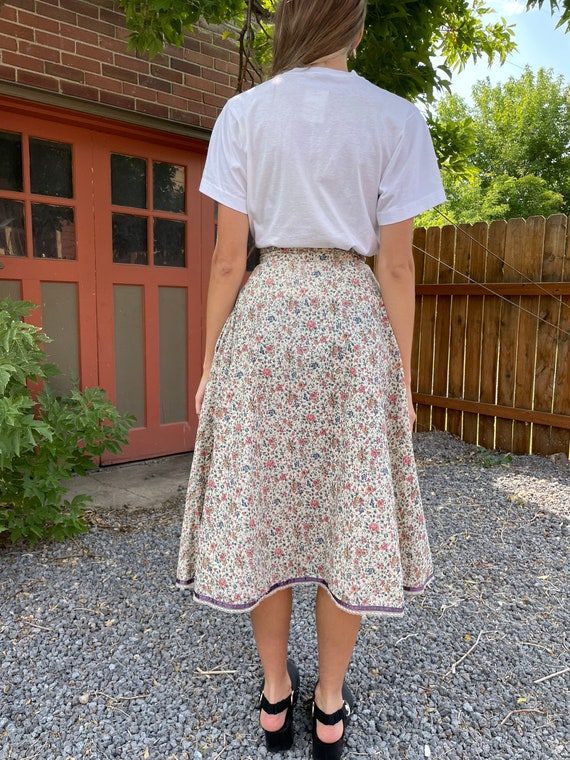 1970s Gunne Sax Floral Calico Prairie Skirt with … - image 2