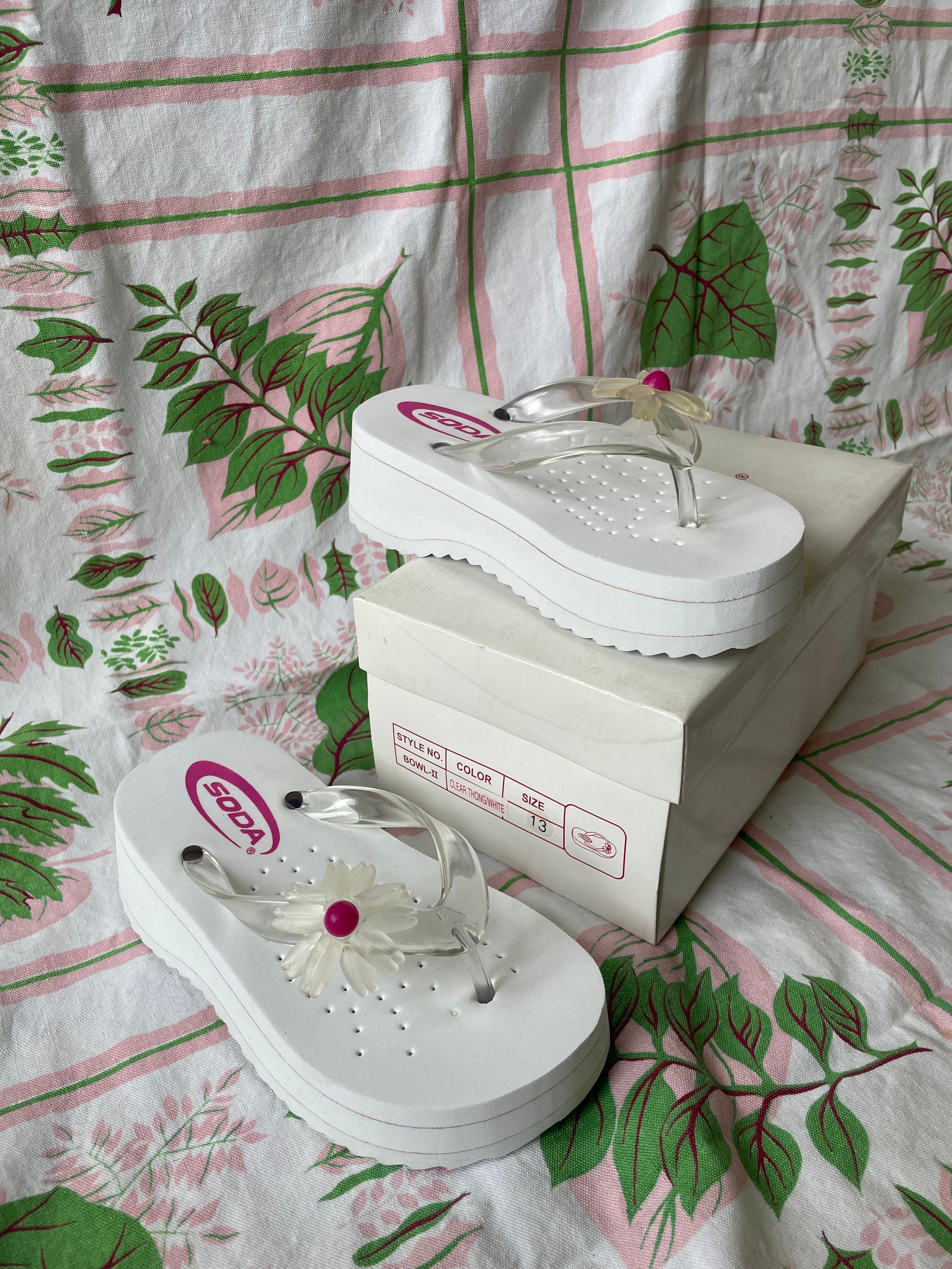 DEADSTOCK 2000s White With Pink Daisies Soda Platform KIDS Flip