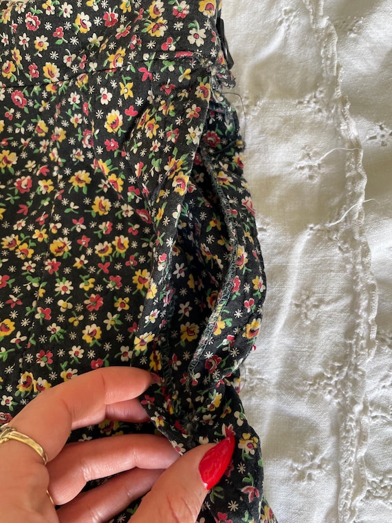 1950s Floral High Waisted Side Closure Quilted Ca… - image 5