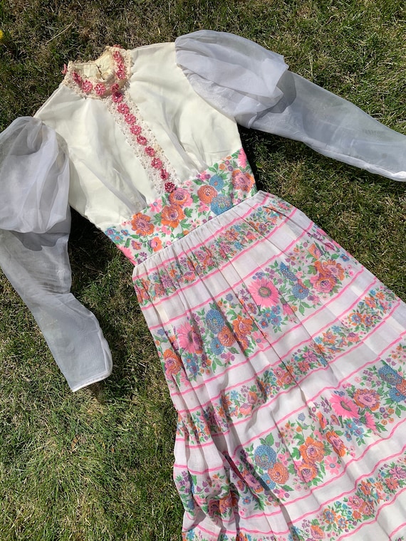 1960s does Victorian Pink and White Floral Dress G