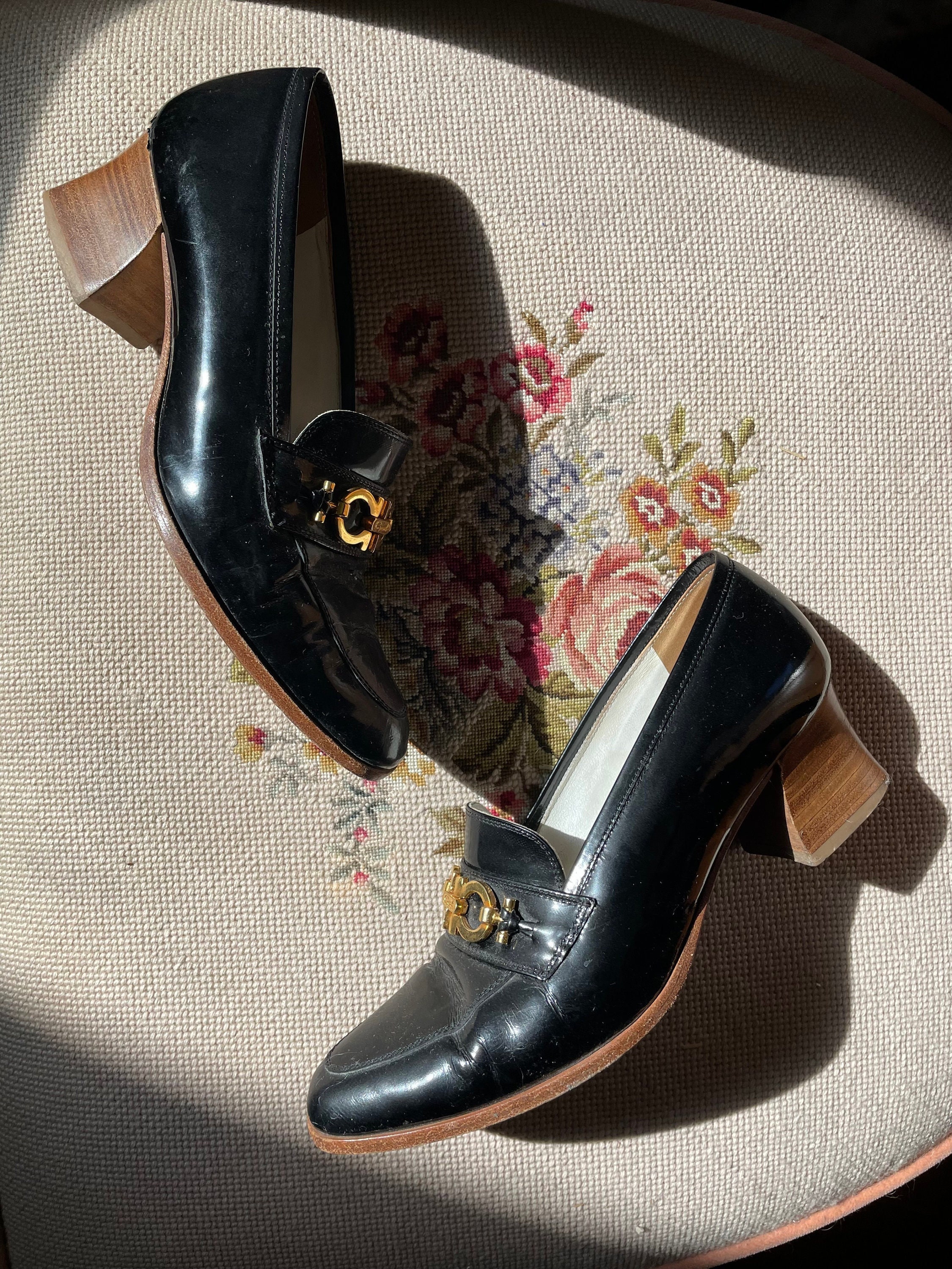 1980s Black Patent Leather Loafers With Wood Stacked Heel  display picture 2