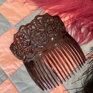 Antieke decoratieve haarkam met sierlijk ontwerp