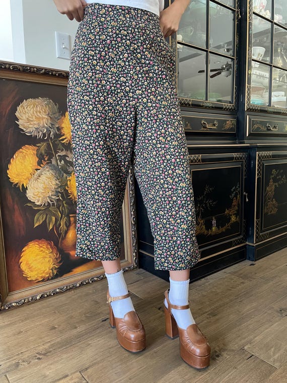 1950s Floral High Waisted Side Closure Quilted Ca… - image 1