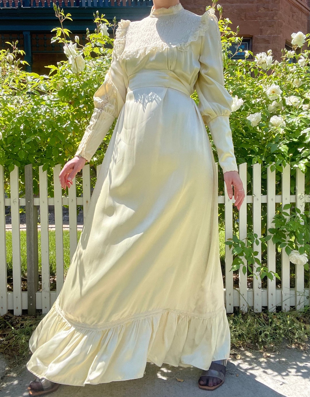 1970s Gunne Sax Satin Wedding Dress With High Neck and Lace Size 13 ...
