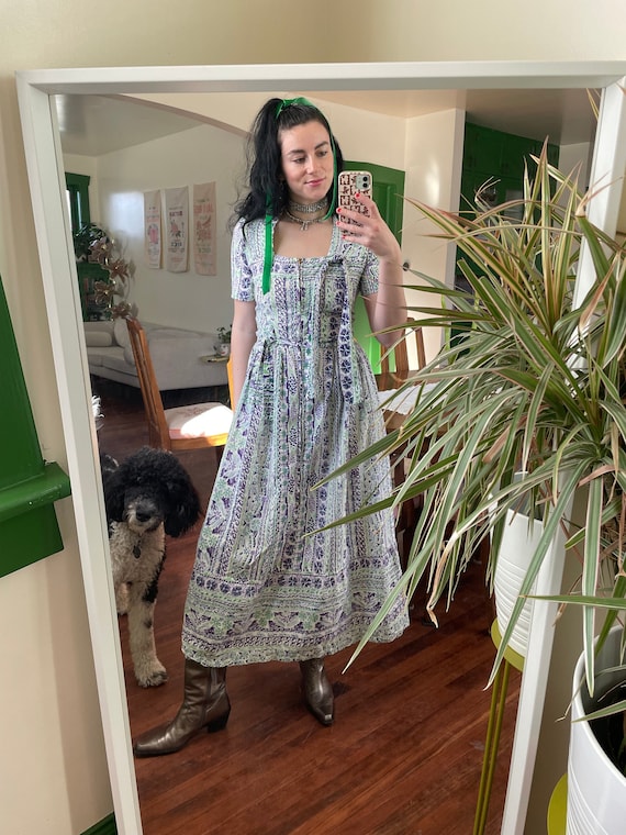 1940s Purple and Green Patterned House 