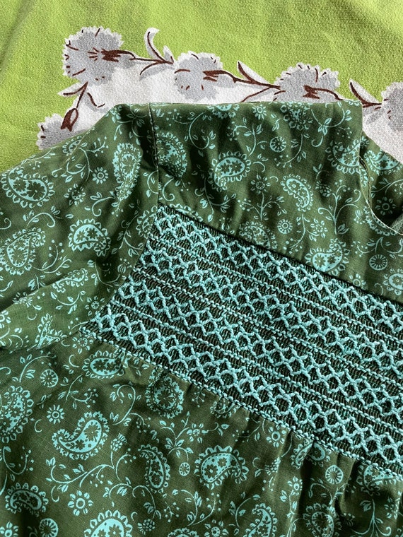 1960s Mod Mini Green and Blue Paisley Smocked Yok… - image 4