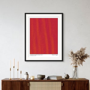 Auffällige, abstrakte Karte eines Dünenfeldes in der Wüste; minimalistische, moderne Dekorästhetik; Rothko Tiefrot; moderne Häuser, Büros. [E501]