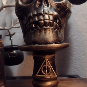 Hallows inspired skull on base