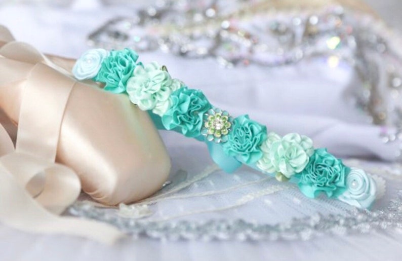 Hair garland aqua Bunflowers Floral bun holder Bunwrap Bunpin Hair ribbon Flower bun pin Bun Blossoms Tropical Breeze Ballet Bun Wrap