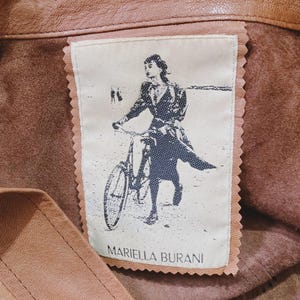 MARIELLA BURANI – Brun skinnskjortjacka med dekorativa utskärningar bild 8