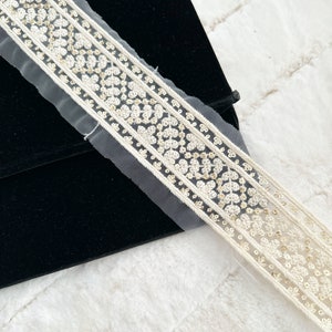 Garniture en tissu net brodé de paillettes dorées crème, 1 mètre, coussins de sari indiens, artisanat de mariage, robe de sari à coudre, garniture de ruban