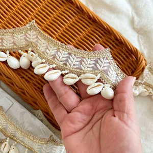 2.80 Yard Cowrie Shell Trim, Shell Trim Lace, Sea Shell, DIY Jean Jacket Trim, Beach décor, Bikini Trim, Scarf Lace, Belly Dance