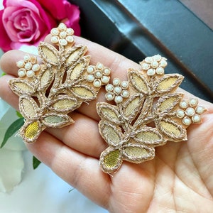 10 Stk handgemachte Applikation Gota Patti Zari Perle Blumenmotiv zum Basteln & Dekoration, traditionelle Applikation Blumenmuster Motiv Design