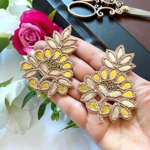 Handgefertigte Applikation Gota Patti Zari Blumenmotiv Für Handwerk & Dekoration, Traditionelle Applikation Blumenmuster Motiv Design