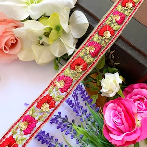 Broderie florale en sequins roses, rouges et verts, bordure en filet, Inde, 3,3 cm de large, décoration bohème