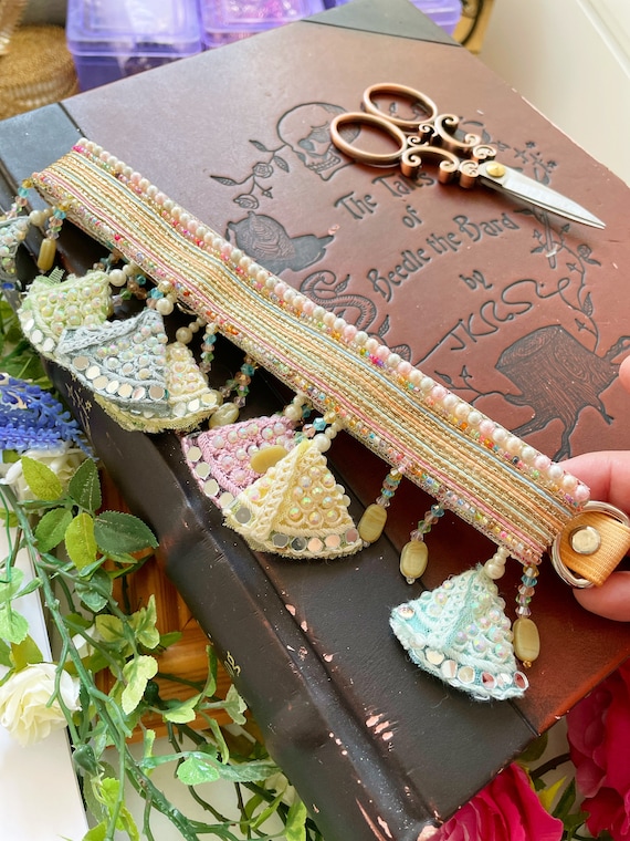 Handmade Indian Tassel Belt: Multicolour Pearl Sari Saree  display picture 2