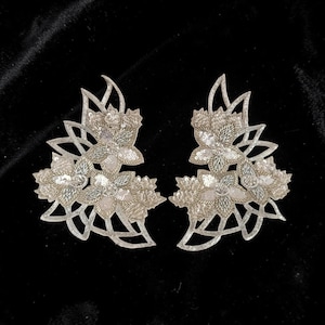 Par de apliques de diamantes de imitación plateados: Borde de fajín para vestido de novia indio
