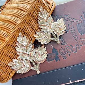 3 piezas de cuentas dana con corte de lentejuelas de oro rosa, adornadas con apliques de 3 hojas, para vestidos de disfraces, manualidades y decoración, diseño de apliques florales indios.