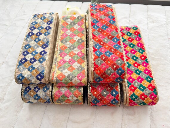 刺繍入りインドサリートリム:スパンコールドゥパッタ生地、幅 刺繍入りインドサリートリム:スパンコールドゥパッタ生地、幅