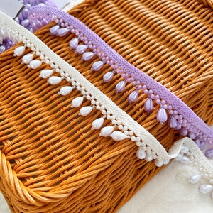 1 yarda de borde bordado con cuentas de perlas blancas/lilas, borde indio, adorno para ropa de novia, borde indio para cojín, borde de perlas, borde decorativo