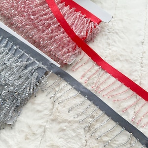 Roze en grijze kristallen kralen kwastje franje: naaiwerk, bekleding - 1 meter