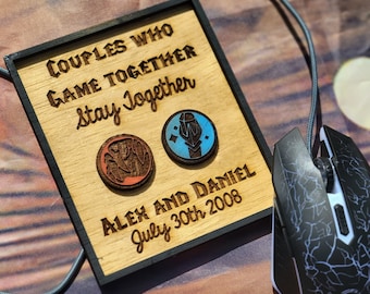 Letrero de 8.5" x 10" para parejas que juegan juntas / Letrero WOW para parejas / Regalo de aniversario de videojuegos / Para jugadores / Regalo para parejas / Personalizado con nombres