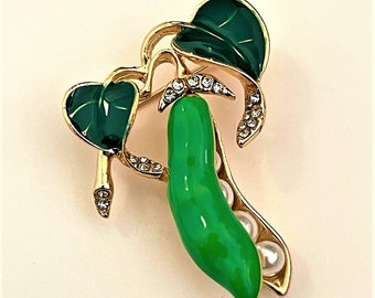 Green Pea Pearl in a Pod Brooch pin in Gold Tone - Green pea Jewelry BX17