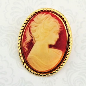 Vintage Oval Cameo Carnelian Lady Woman&#39;s in Gold tone Brooch pin Jewelry - Victorian Brooch Pin