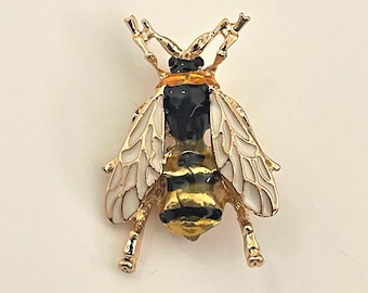 Cute Vintage Enamel Gold Bee Brooch Pin -  Insect Jewelry - Bug brooch pin BX13