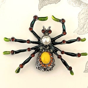 Unique Hug Spider Rhinestone Pearl Brooch pin Jewelry in silver tone  BX22