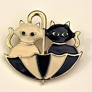 Adorable Black and White Two Kitties on Umbrella  Brooch pin in gold tone BX43